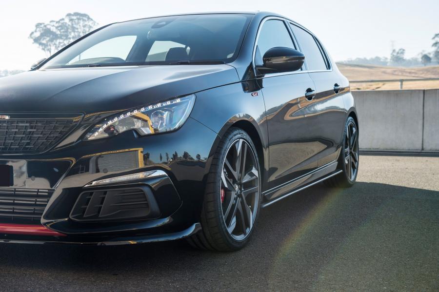 Детали экстерьера Peugeot 308 GTi Sport 2019 года  (AU) (фото 2 из 7)